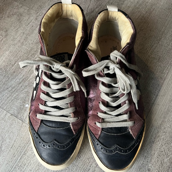 Golden goose mid star ❌SOLD❌
Bordeau trainer in Ametista Lame - Picture 1 of 8